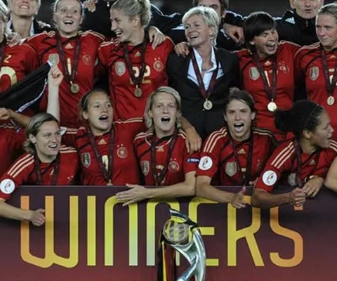 Gol senzaţional în finala CE de fotbal feminin! Germania spulberă Anglia cu 6-2 şi câştigă al cincilea trofeu consecutiv
