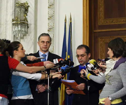 Cei mai mulţi democrat-liberali sunt pentru scoaterea PSD de la guvernare