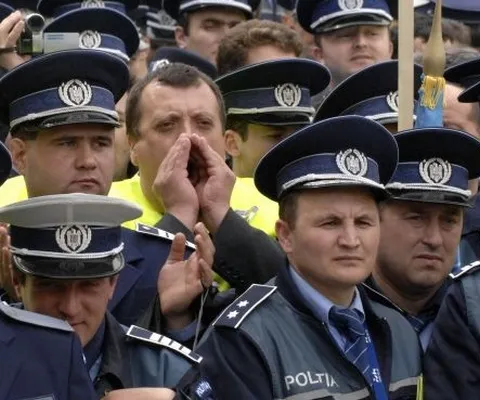Vameşii şi poliţiştii comunitari au ameninţat cu proteste, nemulţumiţi de salariile pe care le au în grila unică
