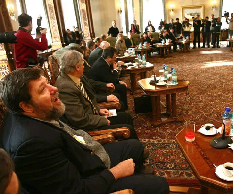 Guvernul acceptă modificarea Legii salarizării unitare până în 30 iunie 2010