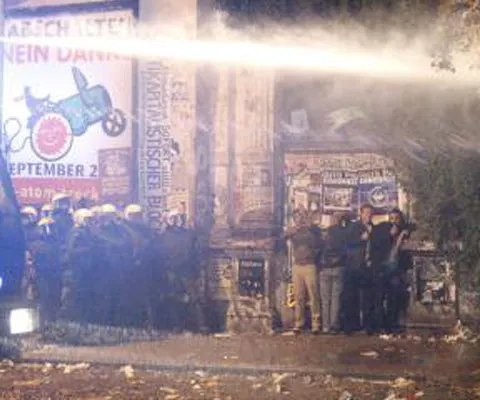 Germania - Noi confruntări între militanţii de stânga şi poliţie