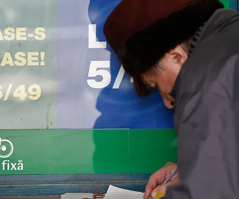 Premiul la extragerea Loto 6/49, în valoare de peste 3,6 milioane euro, nu a fost câştigat