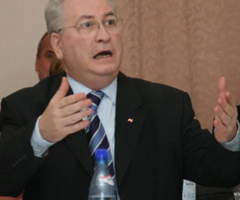 Haşotti: Nu putem să cauţionăm asumarea responsabilităţii pe care o face un guvern iresponsabil