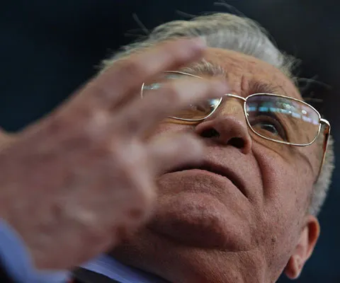 Iliescu: Asumarea răspunderii nu este a premierului, ci a Coaliţiei de guvernare