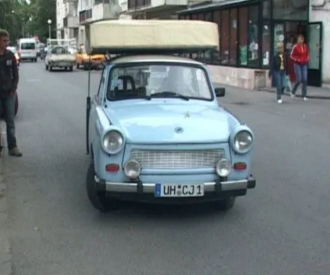 Şase tineri din Germania au plecat cu Trabanturile în vacanţă prin Europa