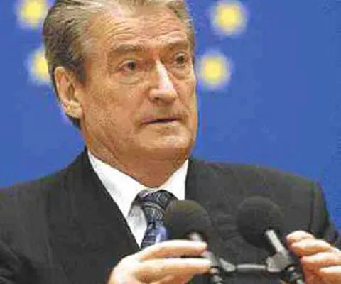 Guvernul lui Sali Berisha a fost învestit de Parlamentul albanez