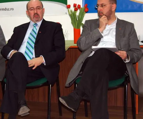 UDMR declanşează operaţiunea "voturi contra putere" sau "moţiunea fără noroc", a scris presa