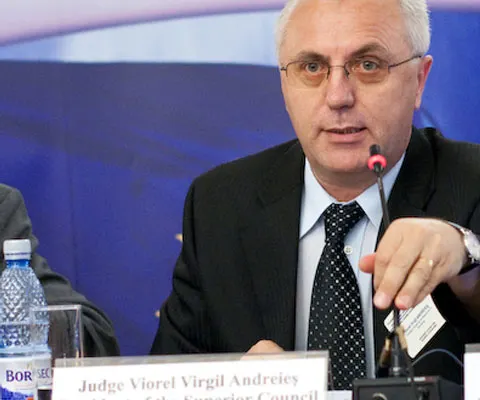 Membrii CSM au votat pentru recomandarea suspendării protestelor de către magistraţi