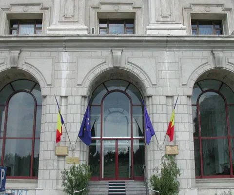 Magistraţii hotărăsc astăzi dacă renunţă la proteste