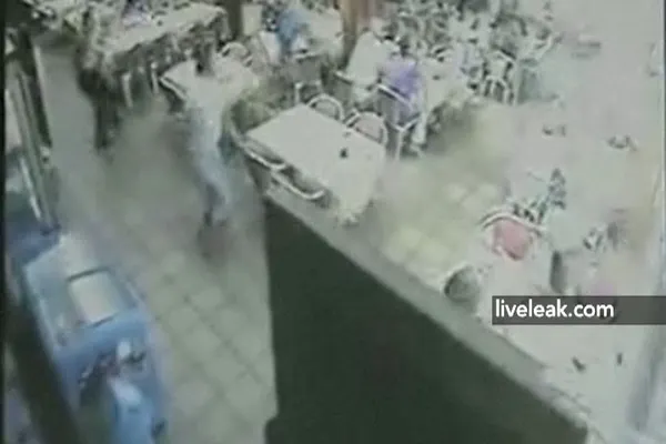 O tornadă a distrus parţial terasa unui restaurant din Spania
