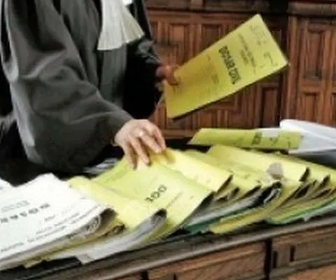 Federaţia "Spiru Haret" cere Curţii Constituţionale să se sesiseze în privinţa legilor asumate de Guvern