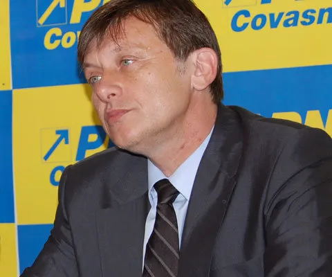Crin Antonescu, despre referendum: Traian Băsescu este disperat şi vrea o Mare Adunare Naţională