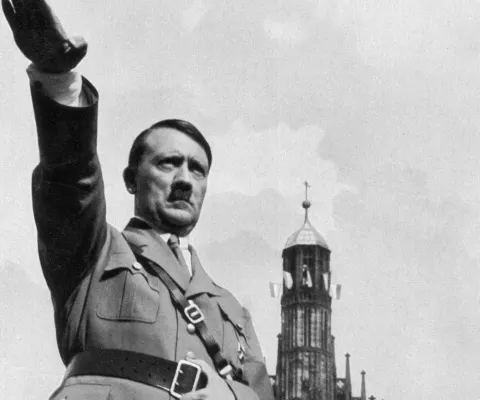 Adolf Hitler nu s-a sinucis. Craniul păstrat la Moscova este al unei femei