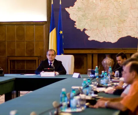 NewsIn: Guvern restructurat, cu susţinerea PNL şi UDMR, dacă PSD iese de la guvernare, susţin membri ai PD-L