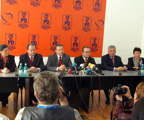 NewsIn: PD-L vrea restructurarea Guvernului sau înlocuirea portofoliilor PSD cu tehnocraţi, dacă PSD pleacă