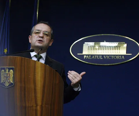 Guvernul obligă Parlamentul ca în termen de 20 zile să răspundă favorabil solicitării preşedintelui de organizare a unui referendum