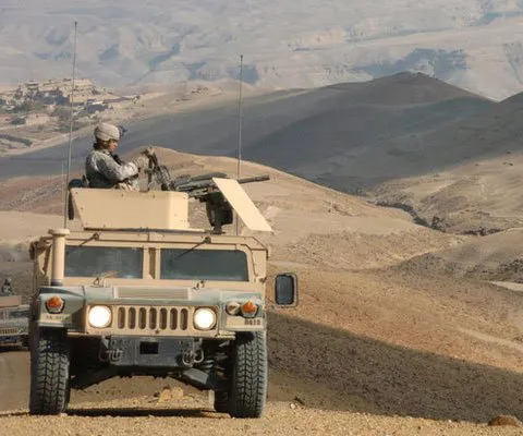 MAE: Starea de sănătate a celor patru militari, răniţi în Afganistan, este bună