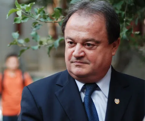 Guvernul a demis prefecţii şi secretarii de stat care au fost numiţi la propunerea PSD