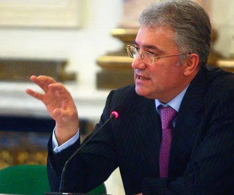 Videanu anunţă că deleagă atribuţii la secretarii de stat de la Sănătate, unde este numit interimar