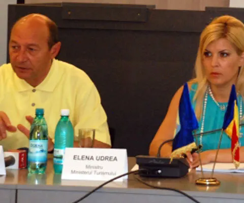 Elena Udrea: Ne-am şocat la anunţul lui Băsescu. VEZI REACŢIILE PD-L