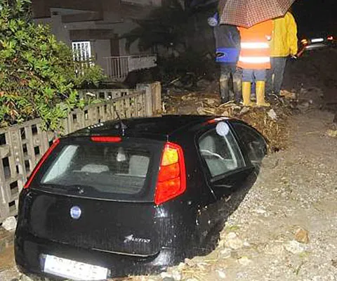O româncă a murit încercând să o salveze pe o italiancă de furia inundaţiilor din Sicilia