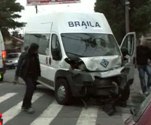 Şapte persoane au fost rănite într-un teribil accident, la Brăila VEZI IMAGINI