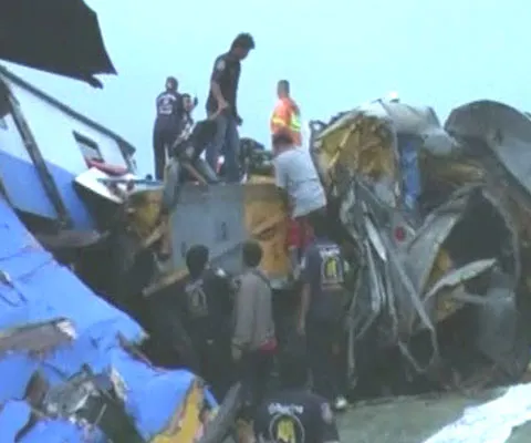 Şapte oameni au murit într-un accident de tren în Thailanda