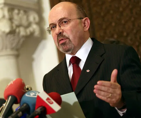 NewsIn: UDMR semnează şi elaborează moţiunea de cenzură împreună cu PNL