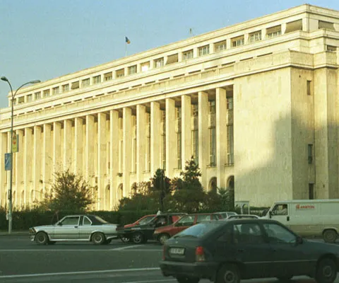 Guvernul intenţionează să pună gratuit la dispoziţia sindicatelor sediile în care funcţionează