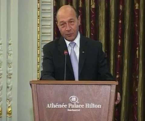 Băsescu vrea majorarea TVA-ului, dar nu lasă pe nimeni să se atingă de cota unică