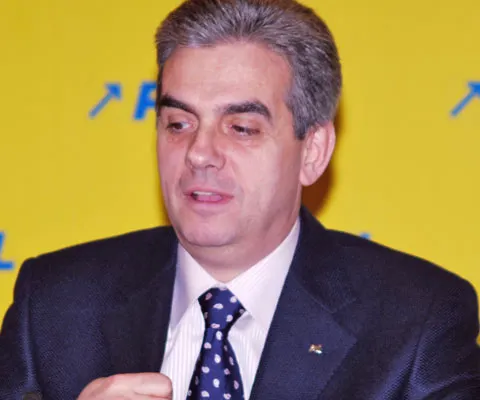 Nicolaescu: Un guvern demis prin moţiune nu-şi poate asuma răspunderea pe nicio lege