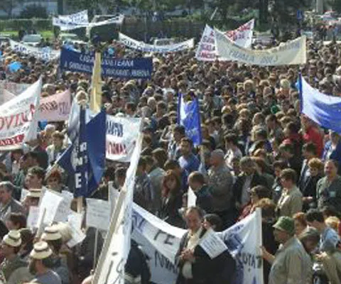 Confederaţiile sindicale protestează, astăzi, în Capitală