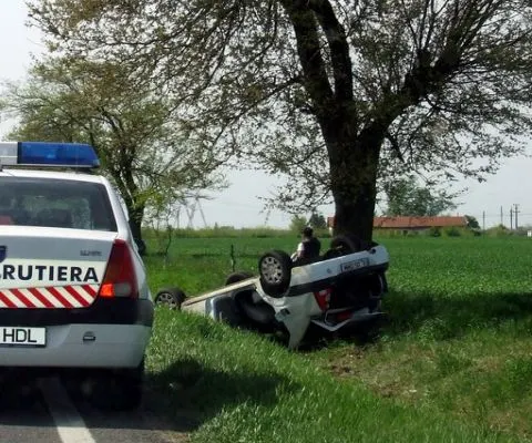 Patru persoane şi-au pierdut viaţa într-un accident rutier produs în judeţul Mehedinţi