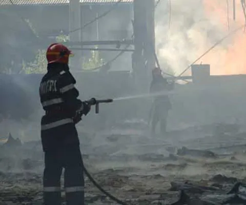 Trupul unei bătrâne a fost găsit carbonizat, după incendiul din Crângaşi