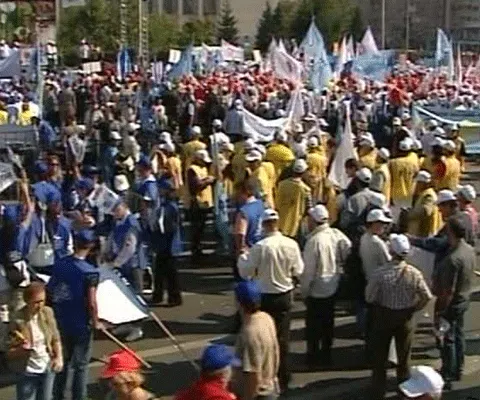 Sindicatele au propus ca vârsta de pensionare, pentru bărbaţi şi femei, să fie de 64 de ani