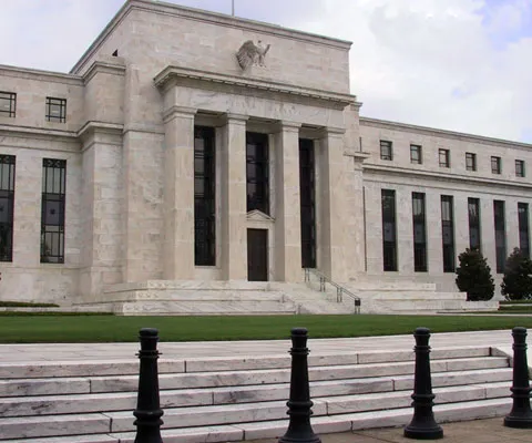 Fed e pregătită să înăsprească politica monetară de îndată ce economia îşi revine suficient