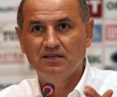 Copos spune că va înştiinţa Parlamentul European cu privire la "intoleranţa rasială" a lui Becali