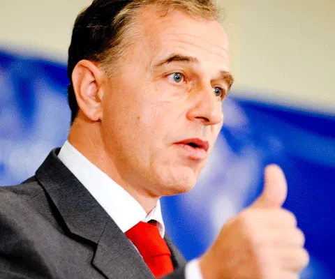 Mircea Geoană: Important este ce face UDMR, dacă votează moţiunea, marţi Guvernul cade