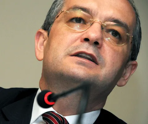 Boc: Vârsta de pensionare se va egaliza în 2030, nu acum, aşa cum minte Geoană