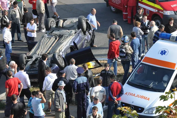 Maşina poliţiei rutierte din Hunedoara, implicată într-un accident