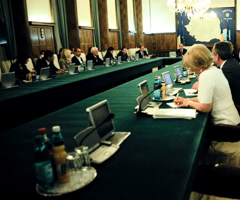 Guvernul Boc II ar putea demisiona înainte de votarea moţiunii de cenzură