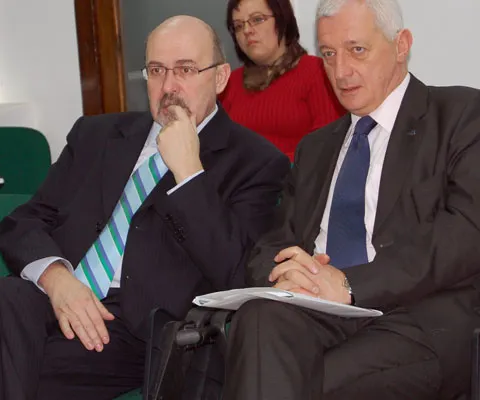 Parlamentarii UDMR vor lua în această dimineaţă o decizie oficială privind votul la moţiunea de cenzură
