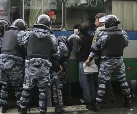 30 de opozanţi au fost arestaţi, după ce au denunţat fraudele de la alegerile locale din Rusia