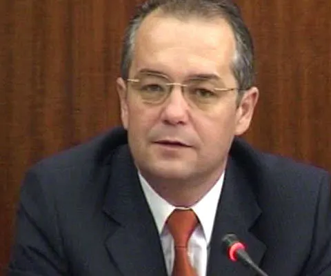 Boc: Un vot pentru moţiunea de cenzură înseamnă un vot pentru menţinerea pensiilor parlamentarilor