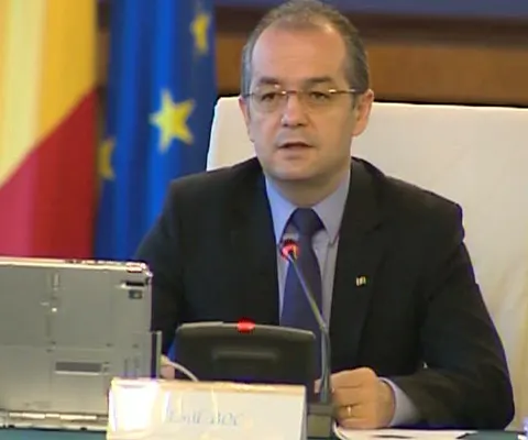 Demiterea guvernului ar arunca în aer economia, sunt de părere analiştii
