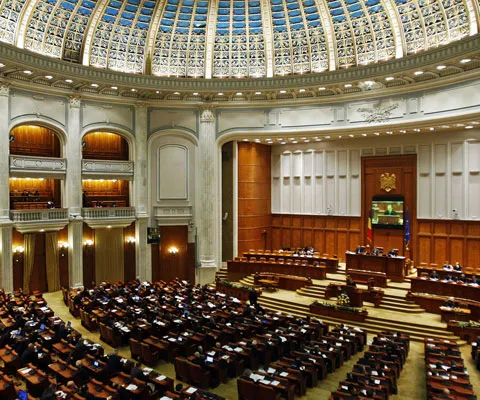 NewsIn: Liderii PSD poartă discuţii cu doi parlamentari PD-L pentru a trece în grupul social-democraţilor
