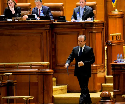 Emil Boc a acuzat parlamentarii PSD-PNL că blochează Legea pensiilor