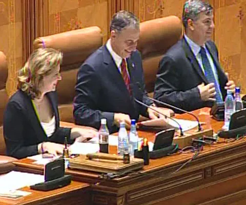 Geoană: Guvernul actual este "nelegitim, incompetent în zona economică şi pus pe furat", iar Boc "o ghiulea" pentru Traian Băsescu