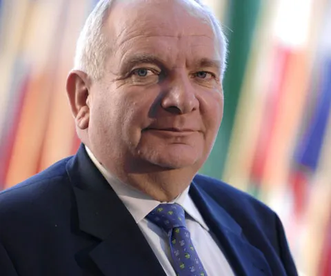 Joseph Daul (PPE): Demiterea guvernului, votată de cei care s-au temut că-şi pierd privilegiile