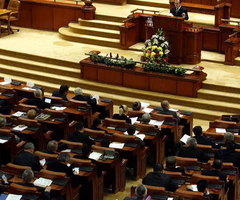 PSD, PNL şi UDMR s-au întâlnit pentru discuţii pe constituirea unei majorităţi \"transparente\"